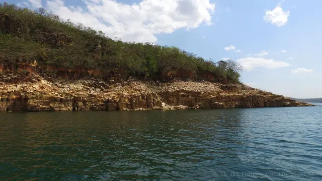 Barranco sobre o rio