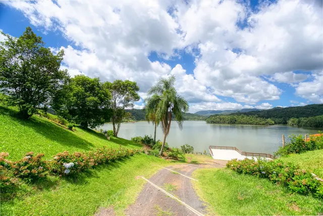 Caminho até o lago