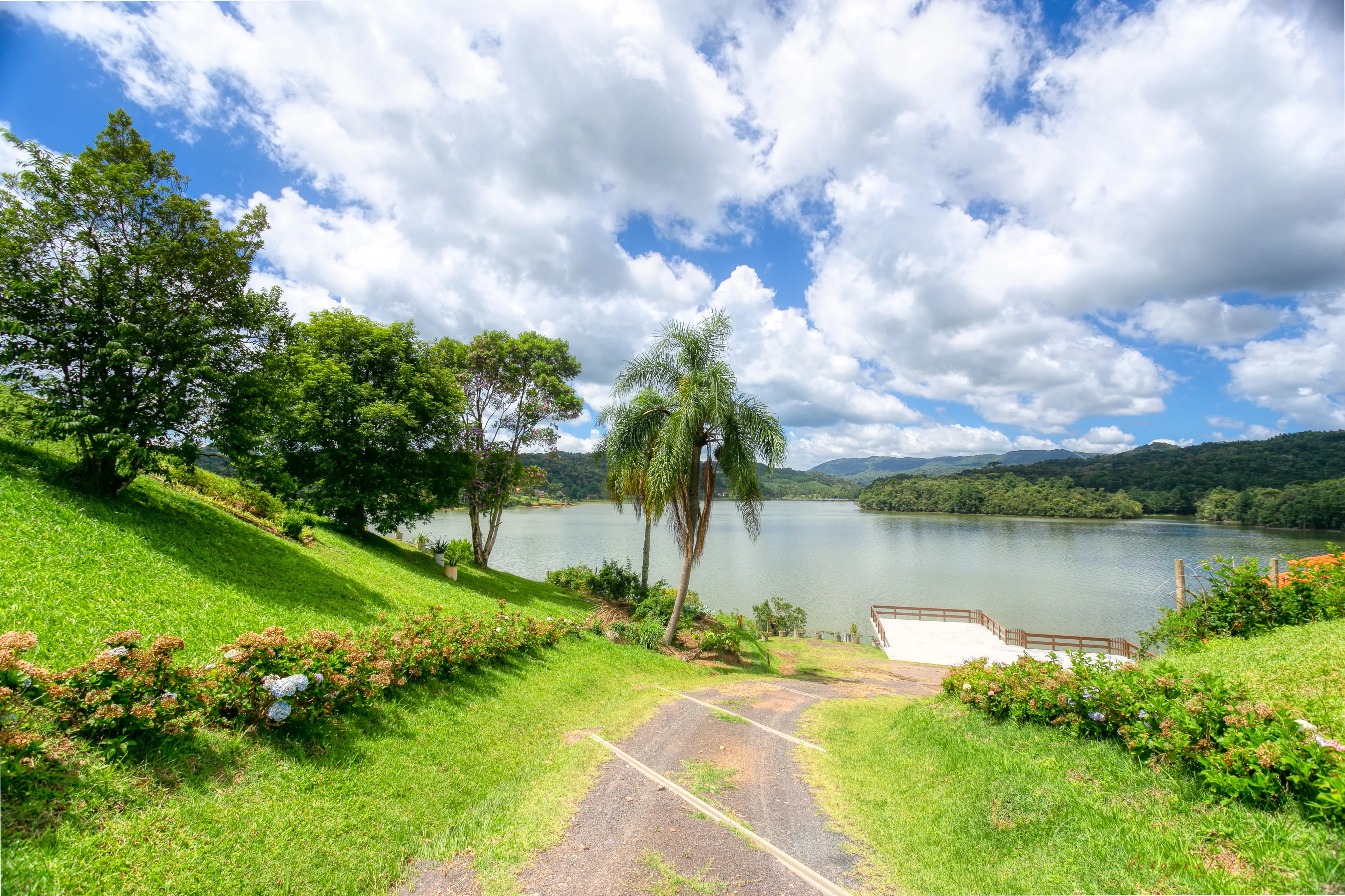 Caminho até o lago