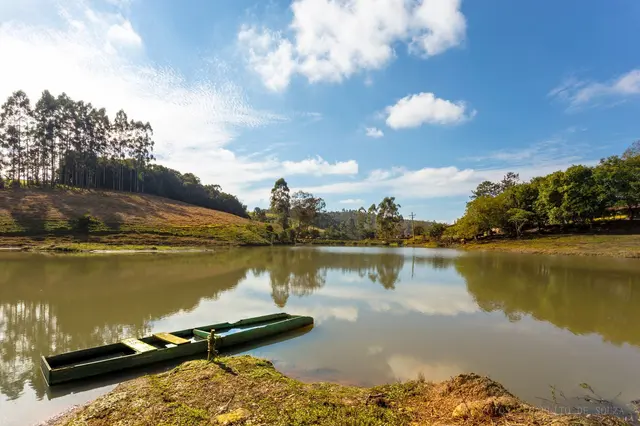 Canoa na margem