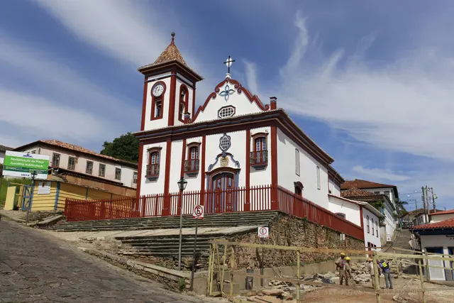 Igreja colonial na ladeira