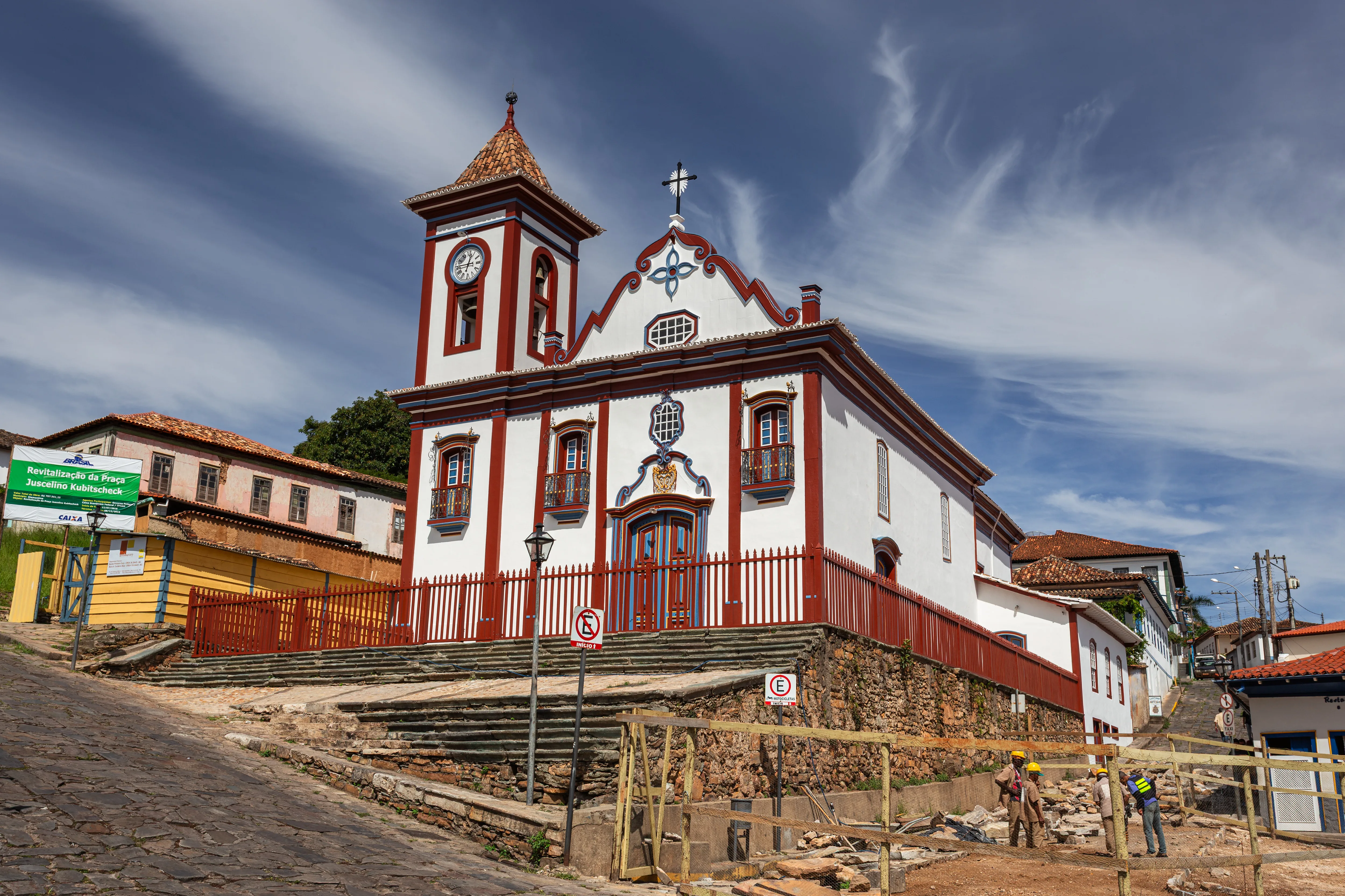 Igreja colonial na ladeira