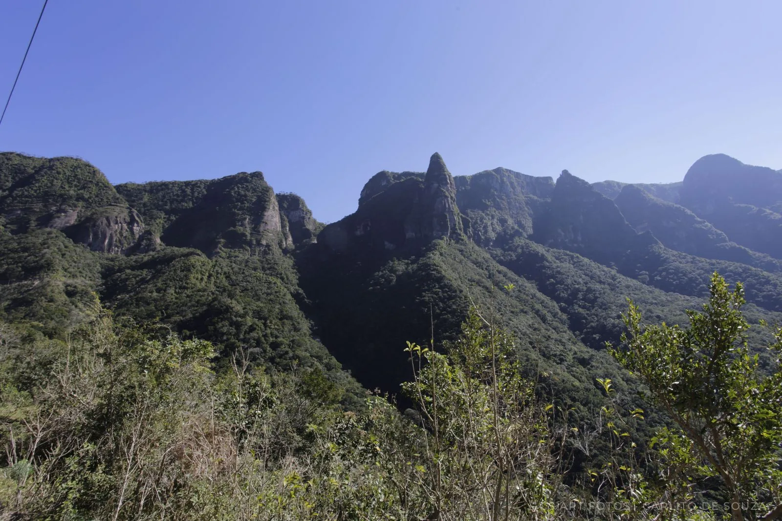 Picos de pedra na serra