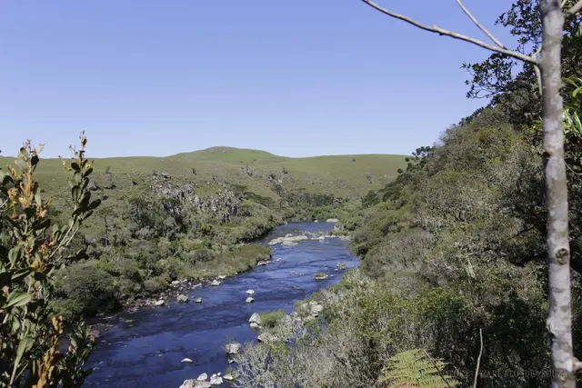 Rio azul no vale