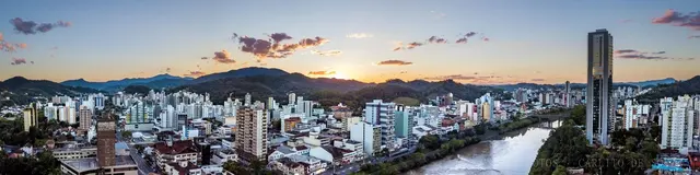 Faixa de luz na cidade