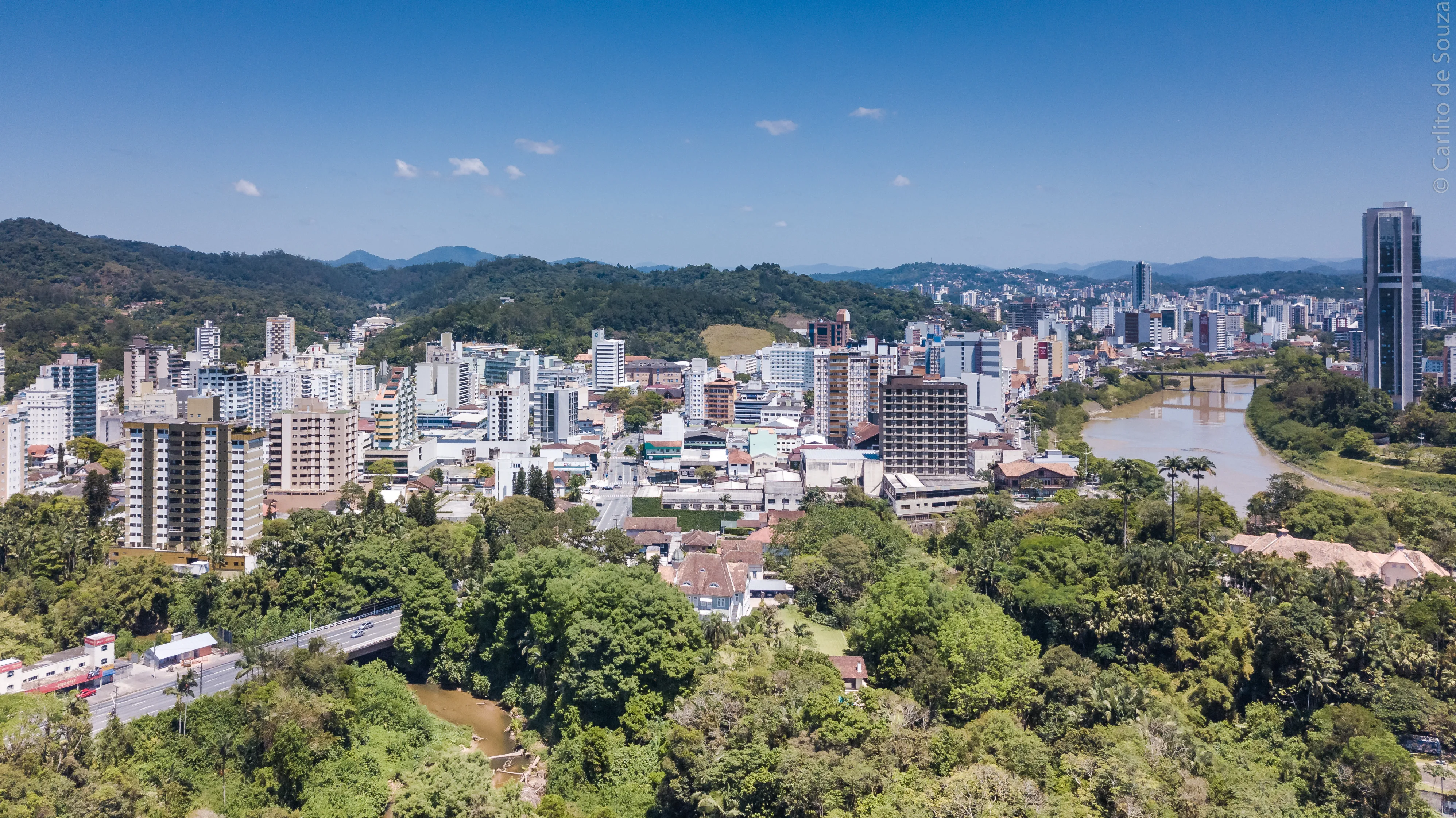 Cidade entre o verde