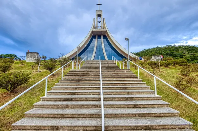 Escadaria até a igreja
