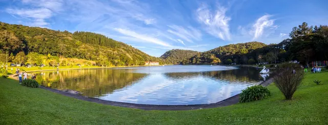 Lago em formato largo
