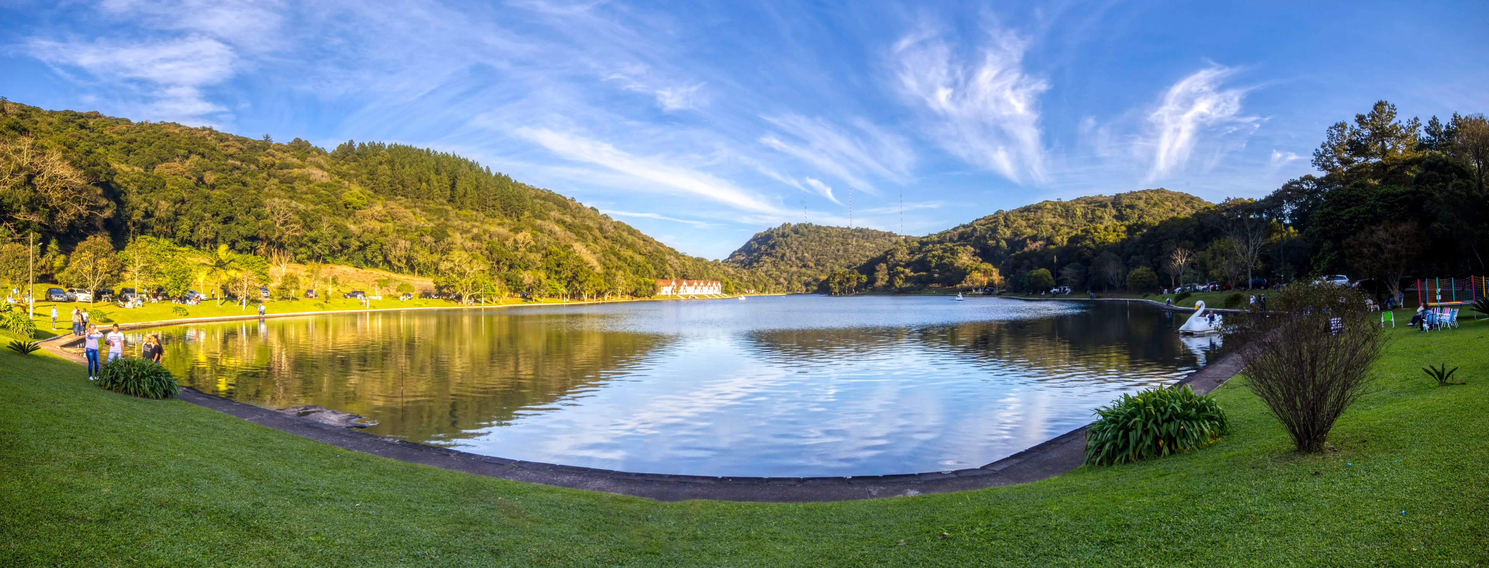 Lago em formato largo