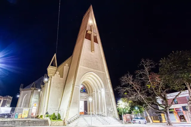 Igreja em forma de pirâmide