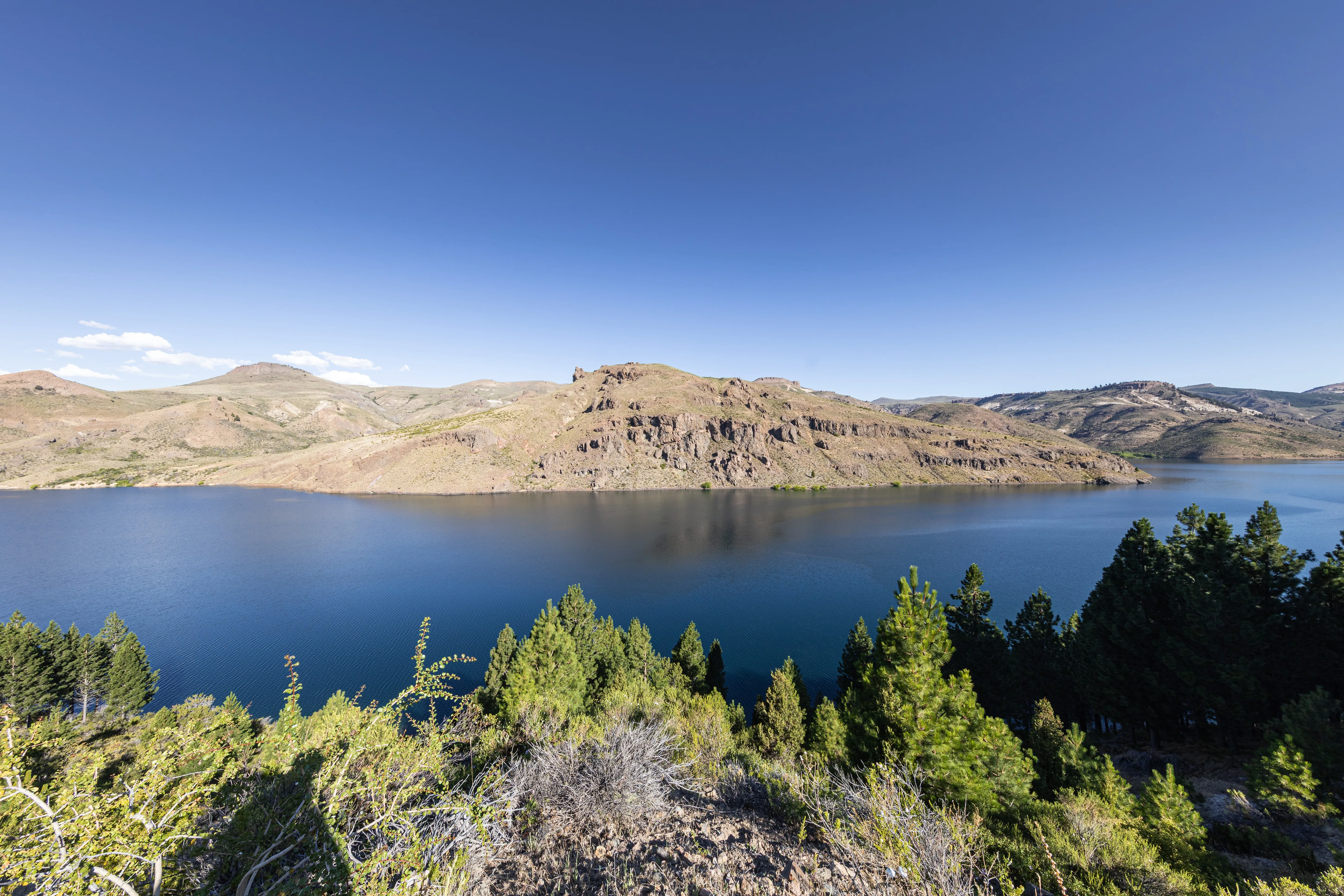 Mesetas sobre o lago