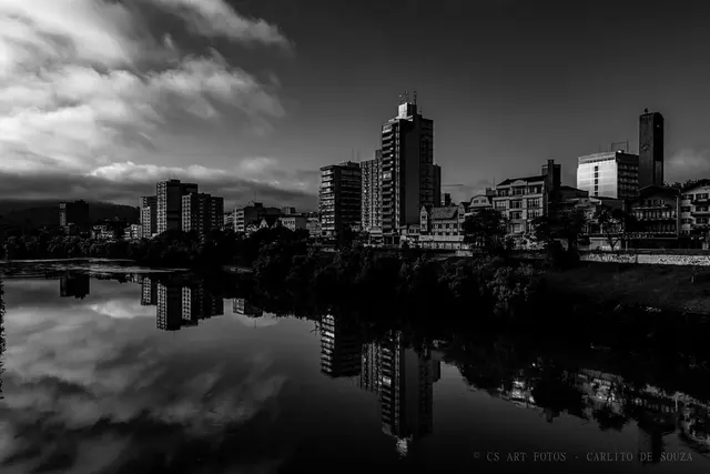 Reflexo em preto e branco
