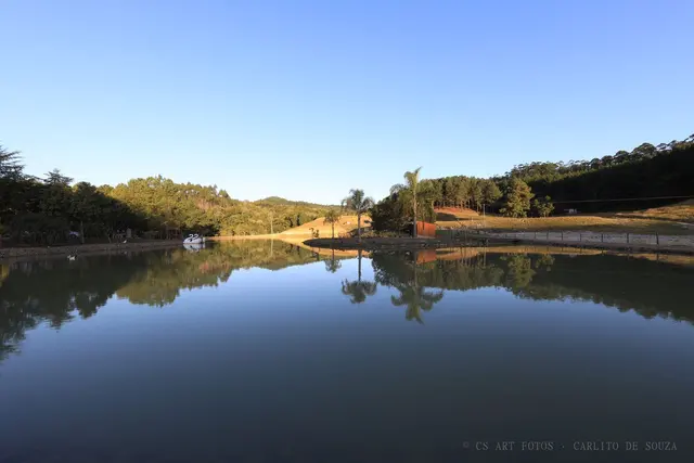Amanhecer no lago espelho