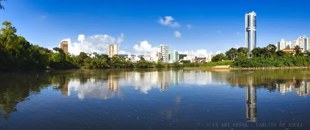 Cidade na margem oposta
