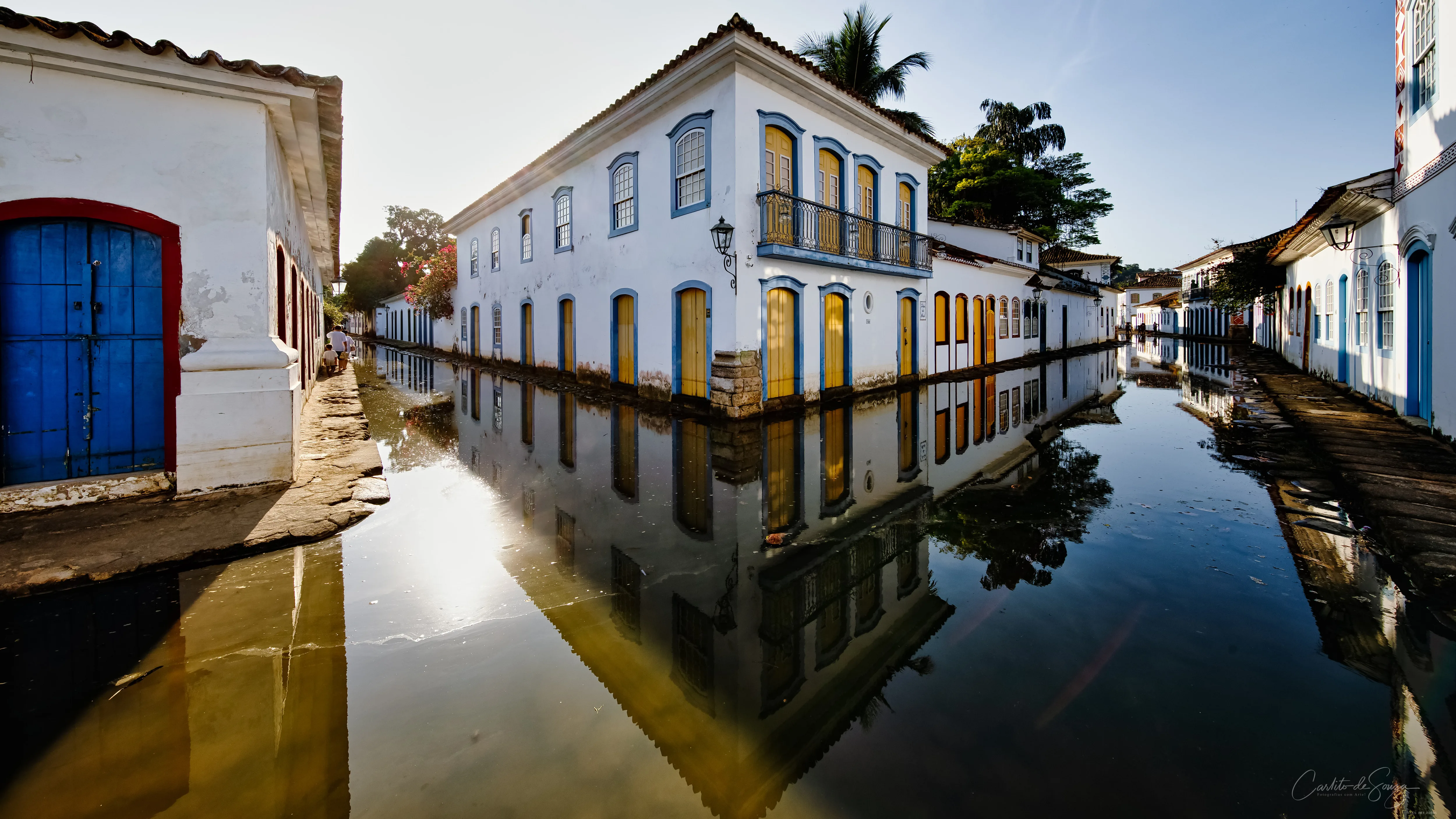 Rua alagada pela maré