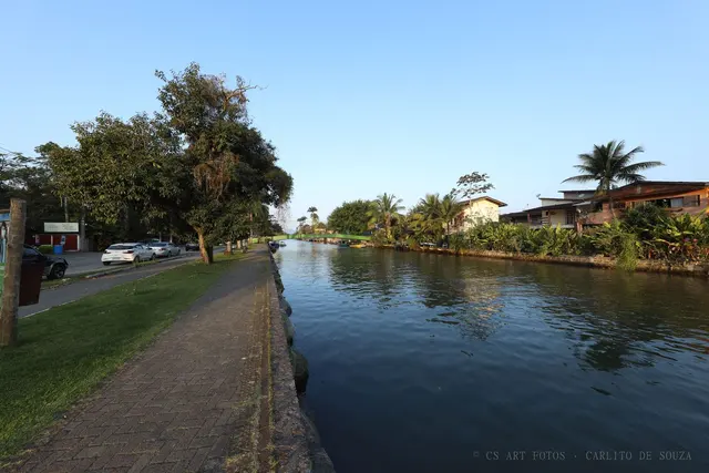 Canal de casas baixas