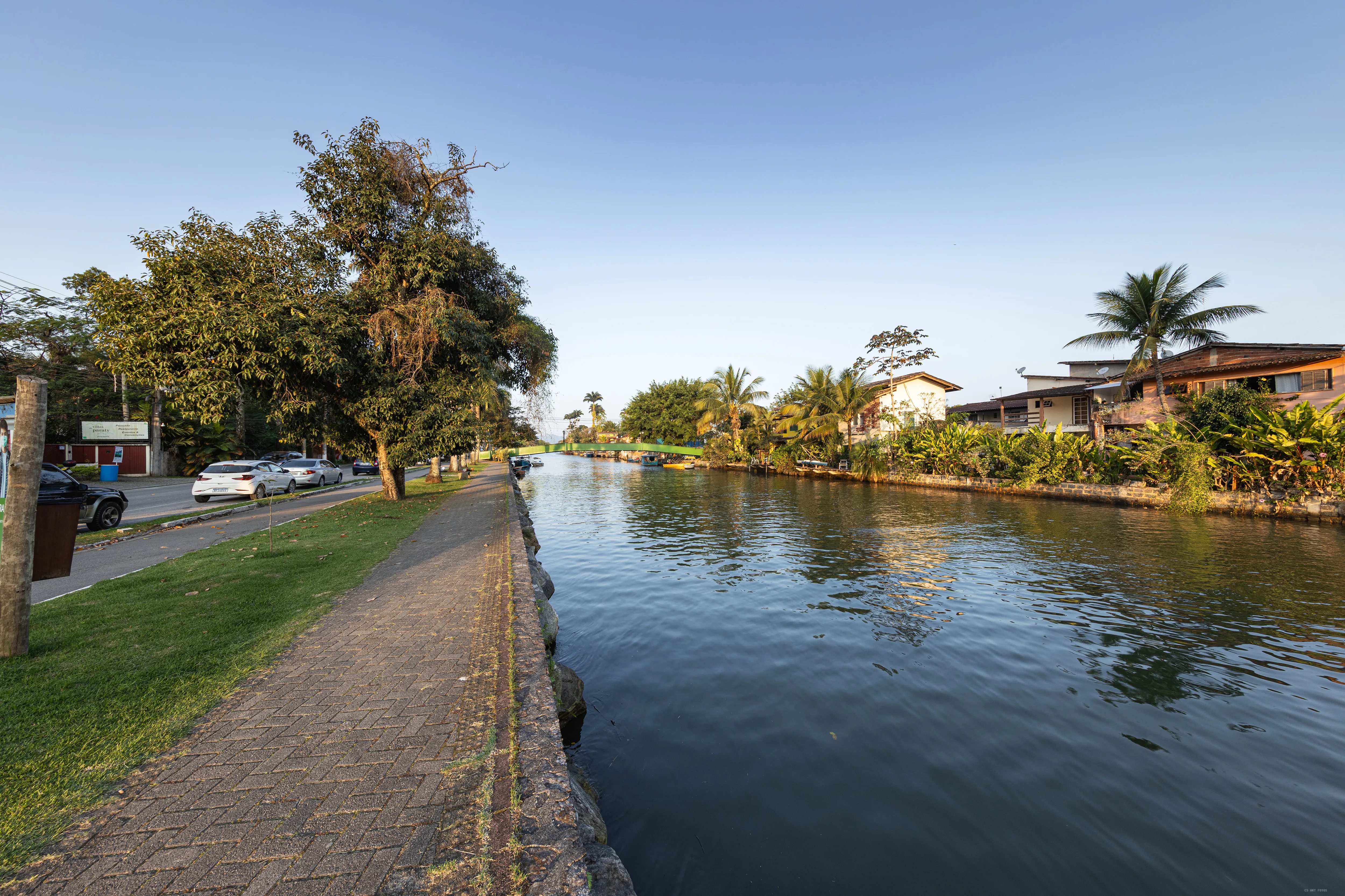 Canal de casas baixas
