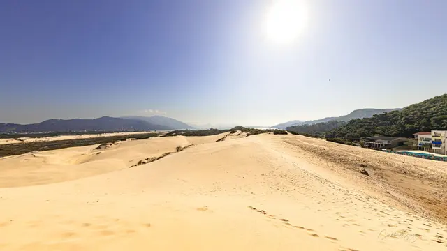 Dunas ao sol alto