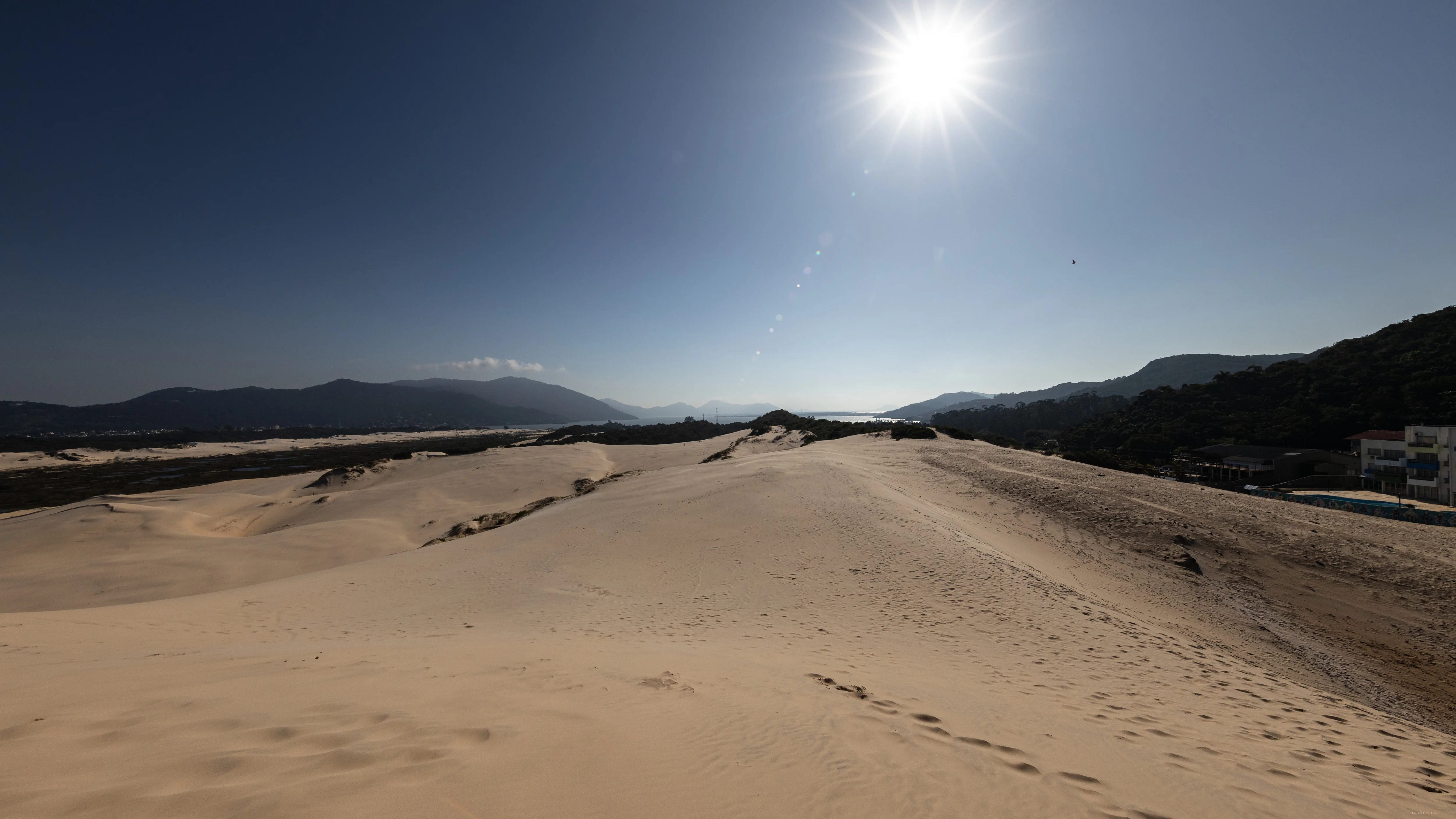 Dunas ao sol alto