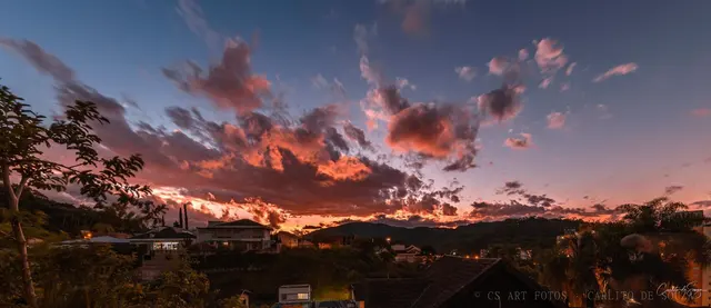 Nuvens em brasa