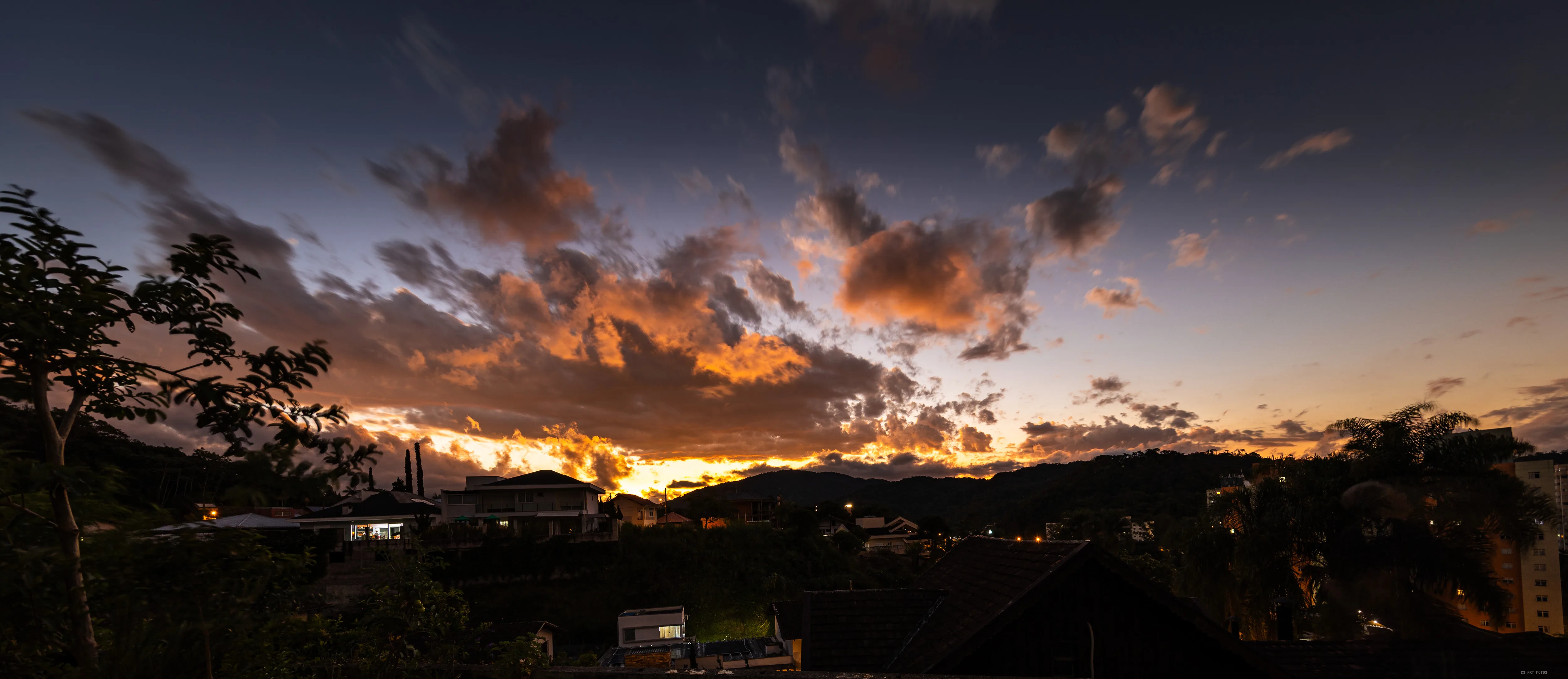 Nuvens em brasa