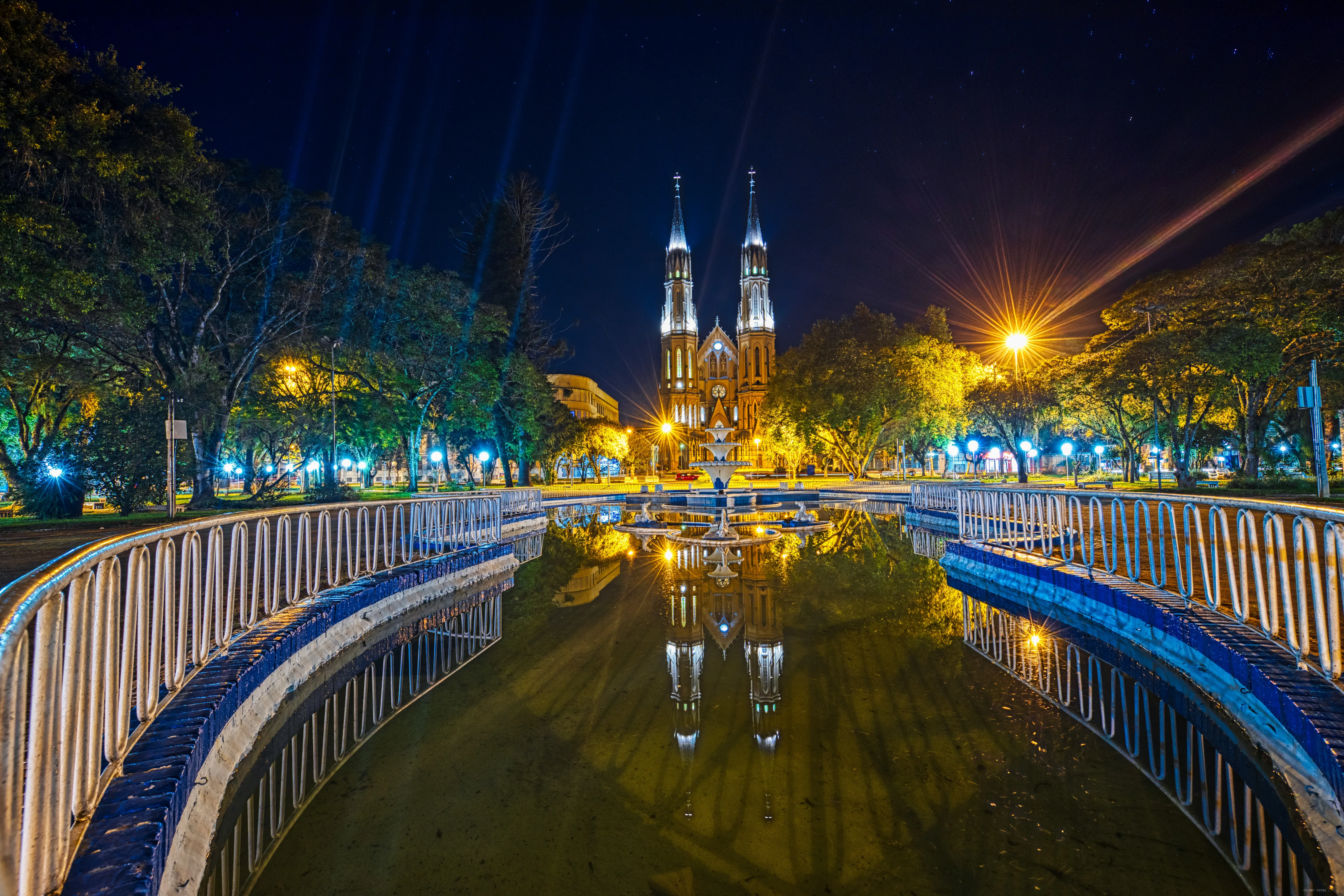 Catedral no espelho da praça