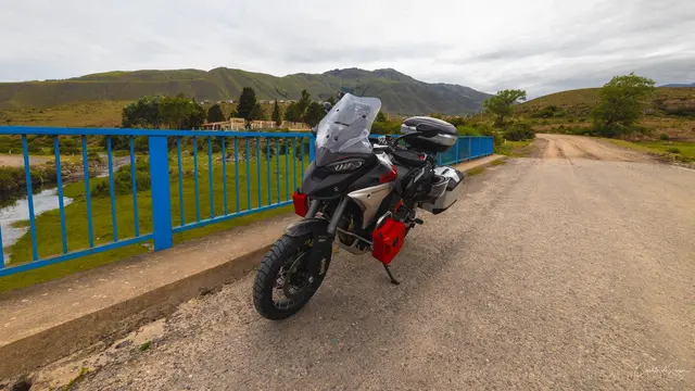 Pausa na ponte azul