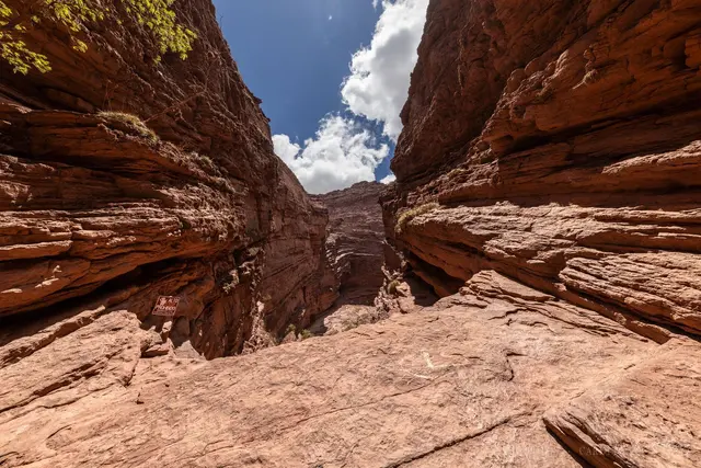 Dentro da pedra quente