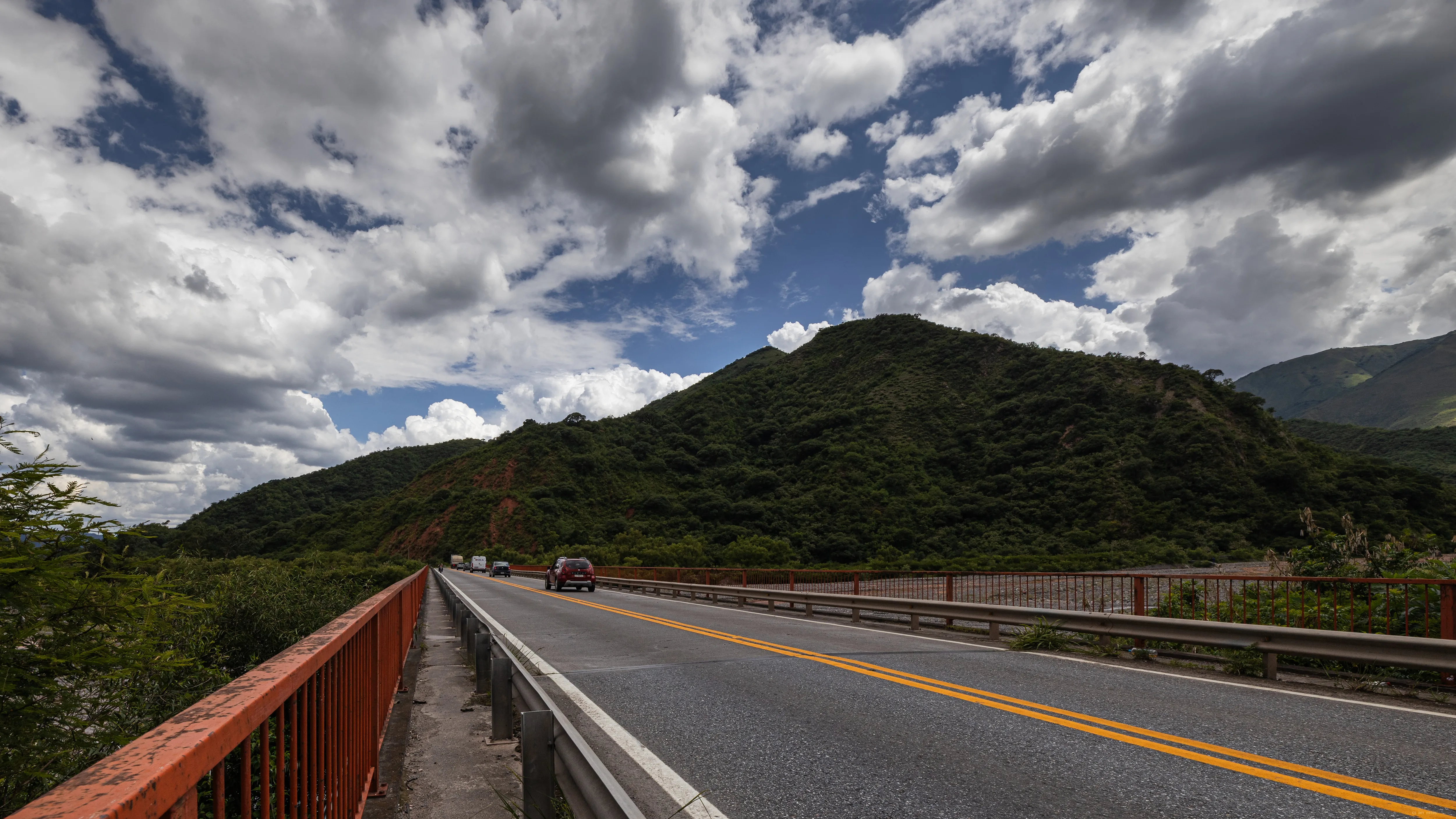 Grade laranja na ponte