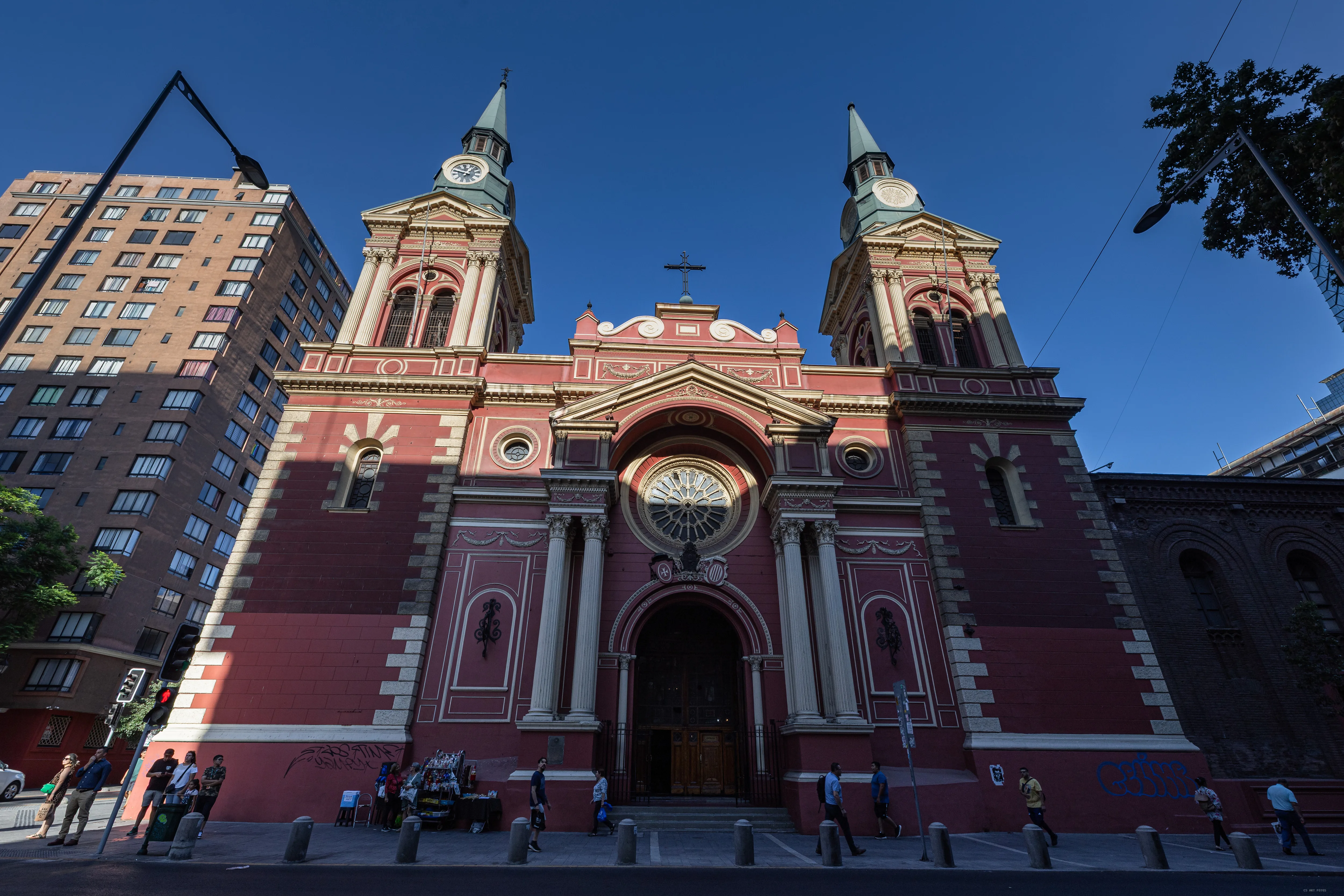 Igreja entre prédios