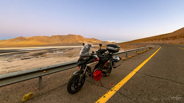 Impressão Fine Art: Moto no fim do dia