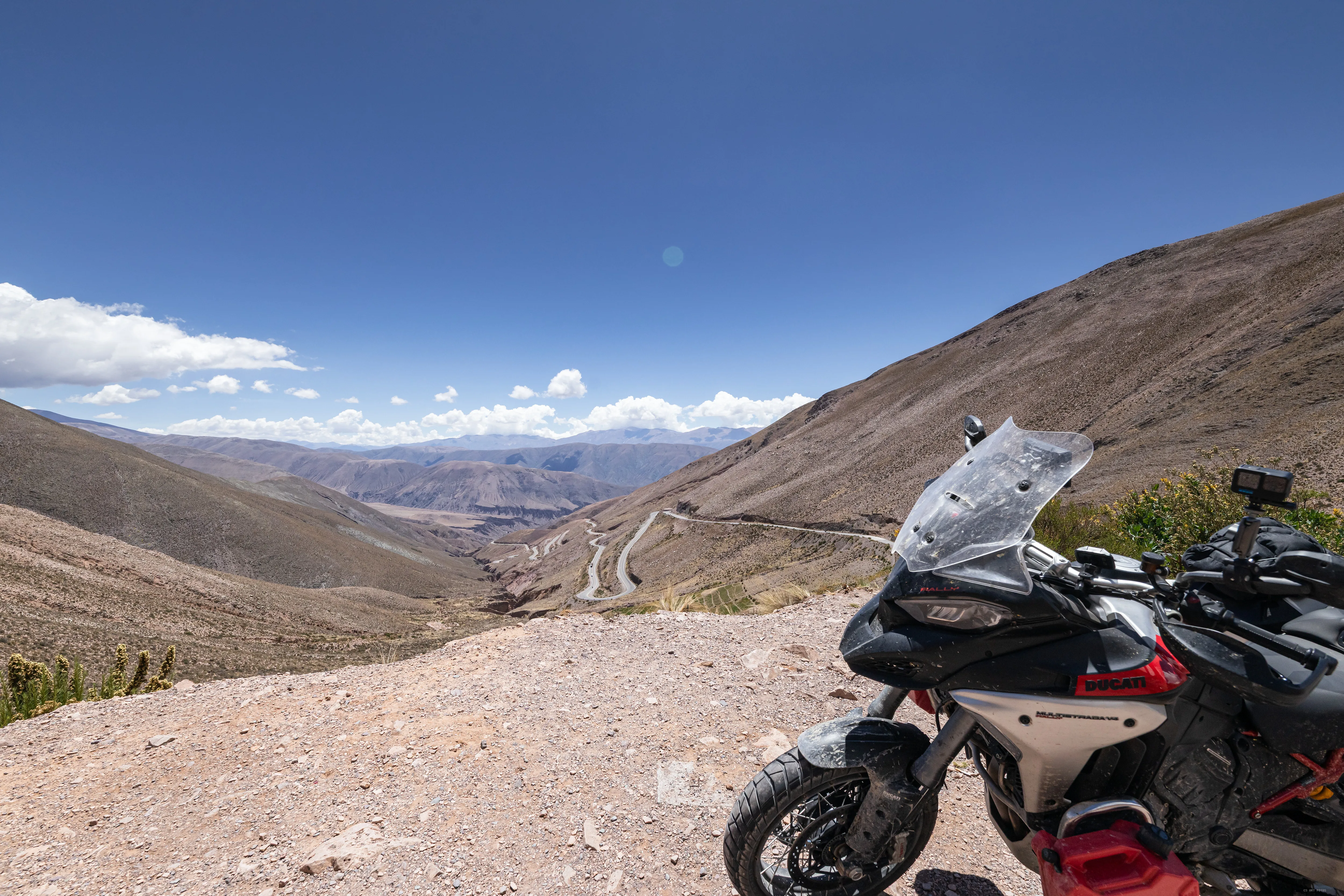 Impressão Fine Art: Cuesta de Lipán com a moto em primeiro plano (ângulo distinto de V0356/V0357)