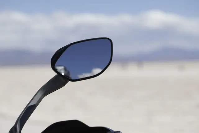 O céu no retrovisor