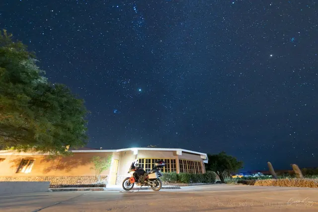 Estrelas sobre a moto