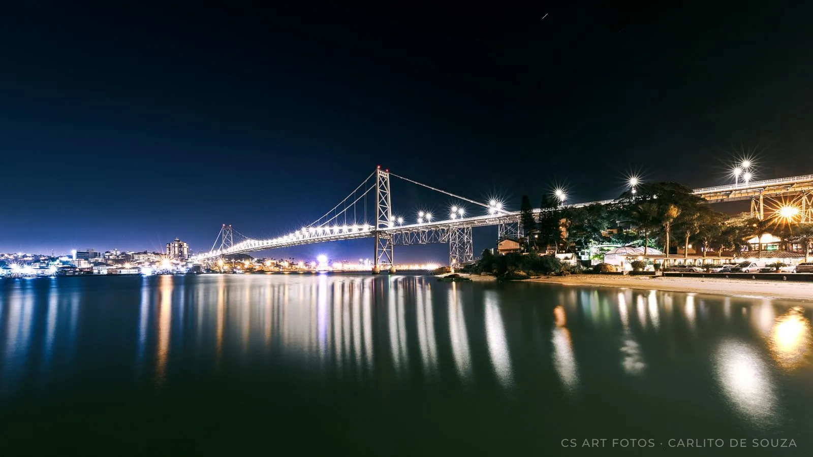 Reflexos verticais da ponte