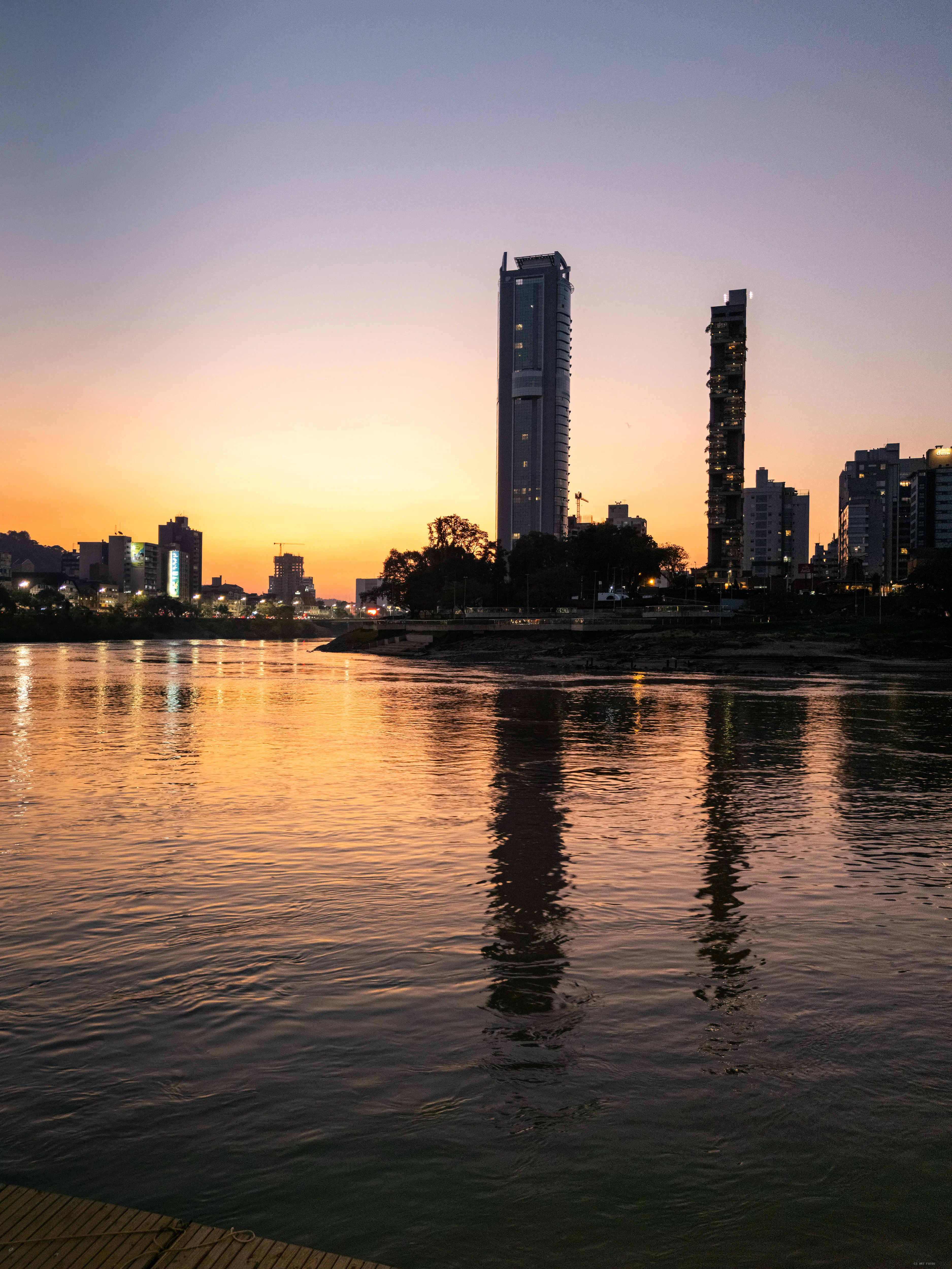 Torres no crepúsculo